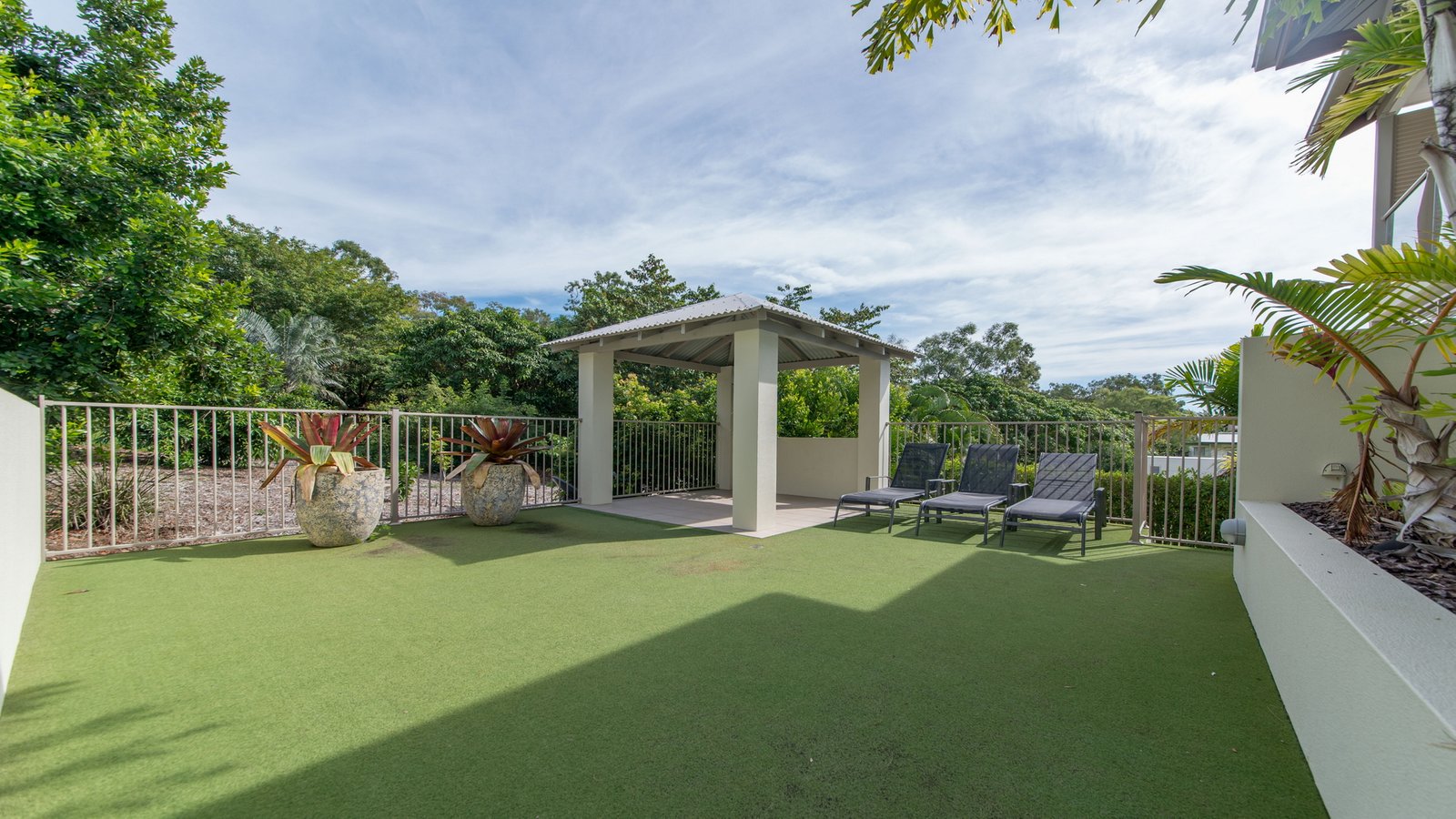 8/14 Waterson Way AIRLIE BEACH 11