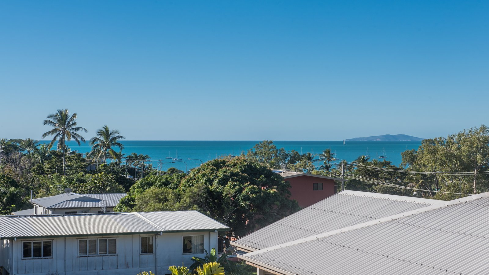 8/14 Waterson Way AIRLIE BEACH 13