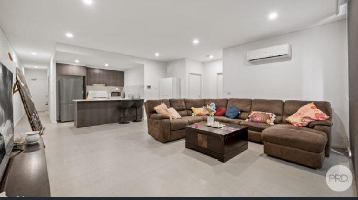 8/144 High St  Penrith 4