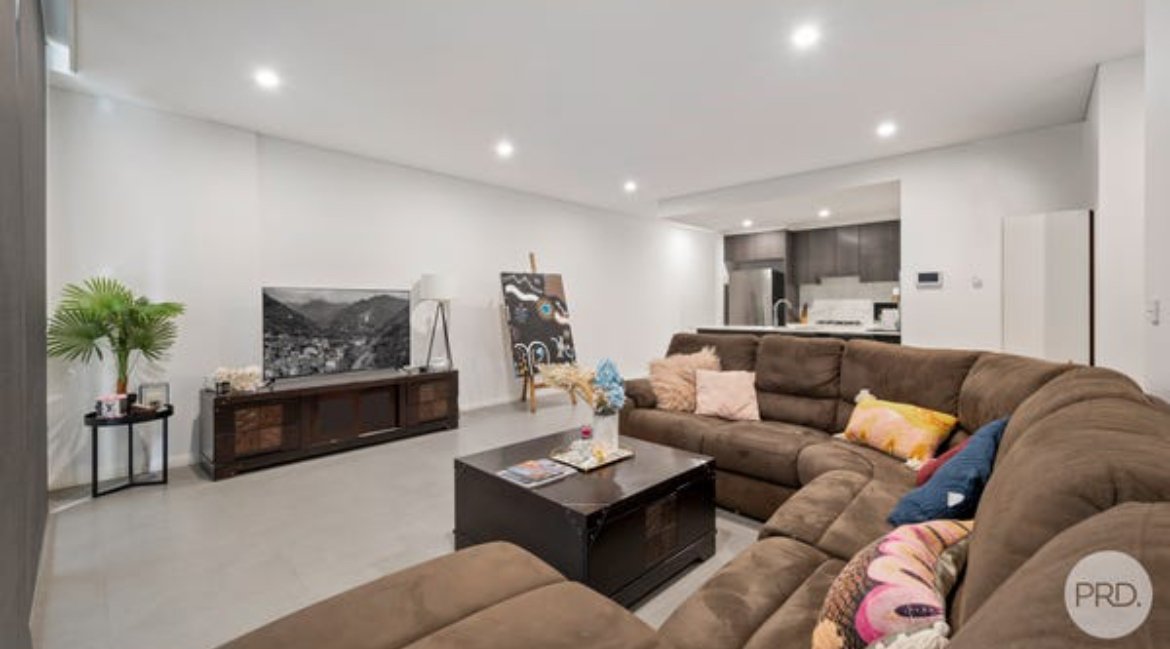 8/144 High St  Penrith 6