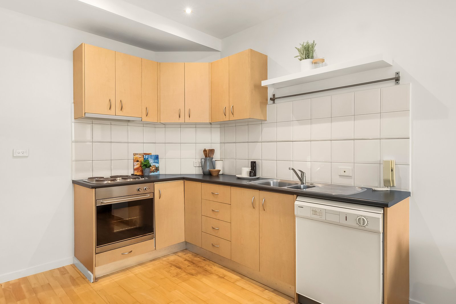 Gallery: 8/145 Ormond Road