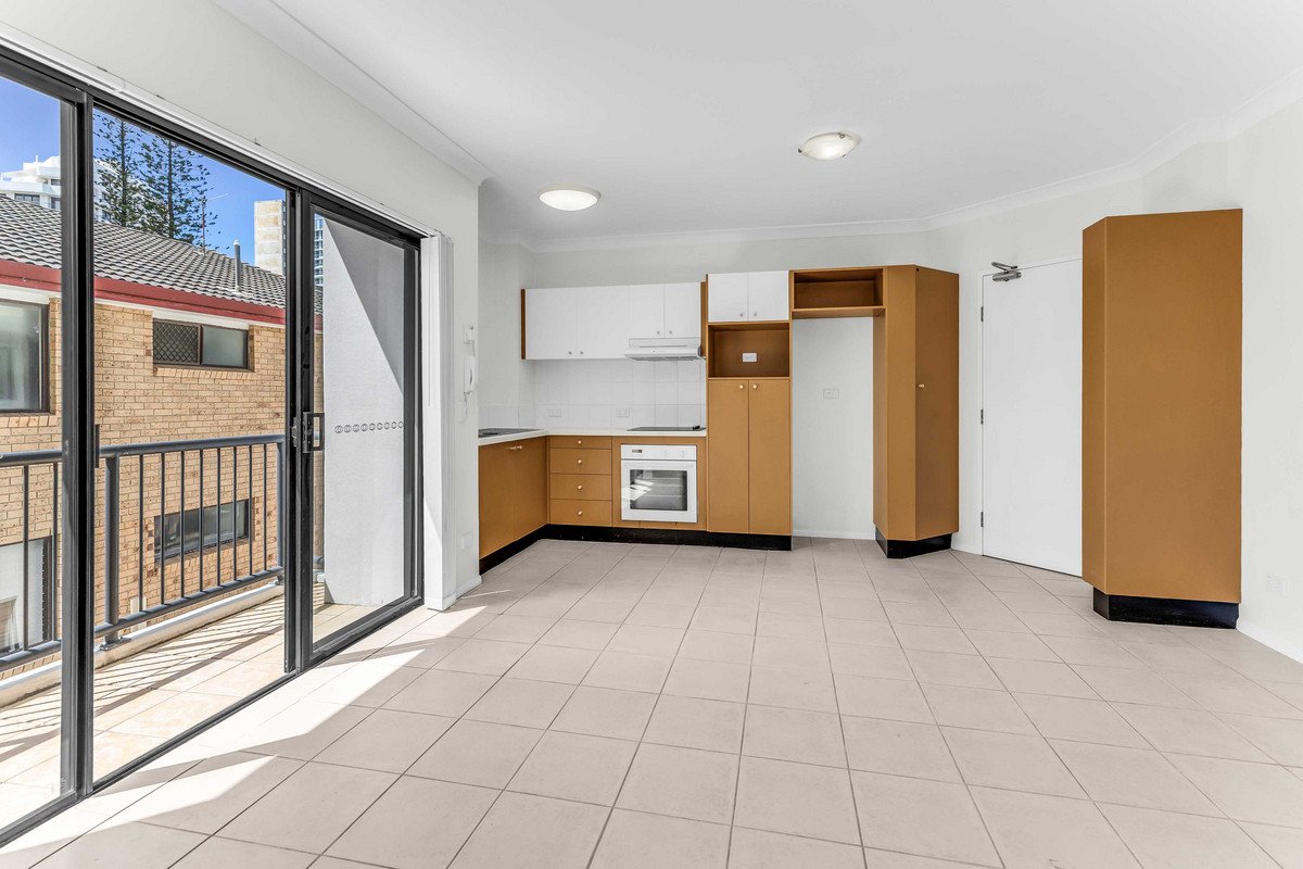 8/15 Britannia Avenue Broadbeach 4