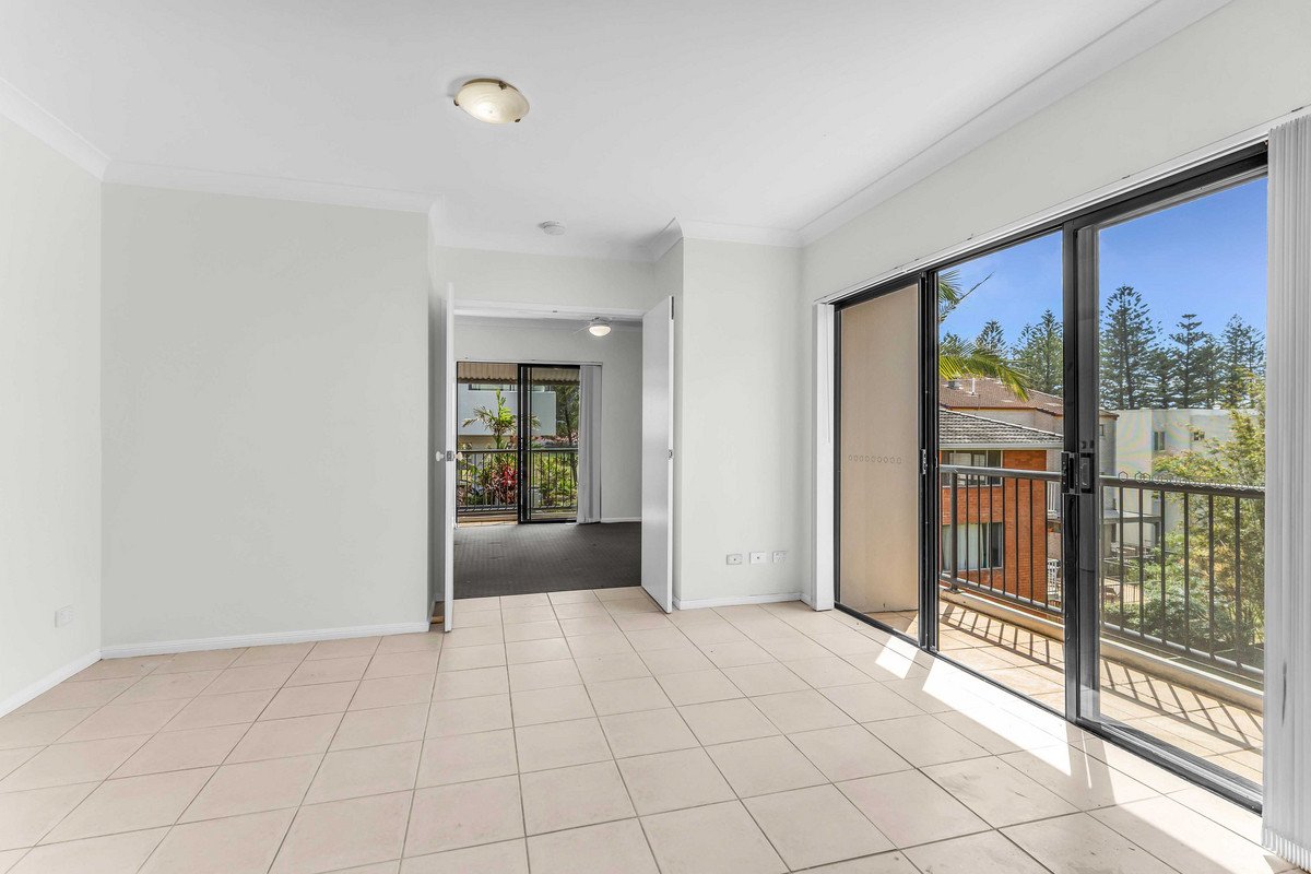 8/15 Britannia Avenue Broadbeach 6