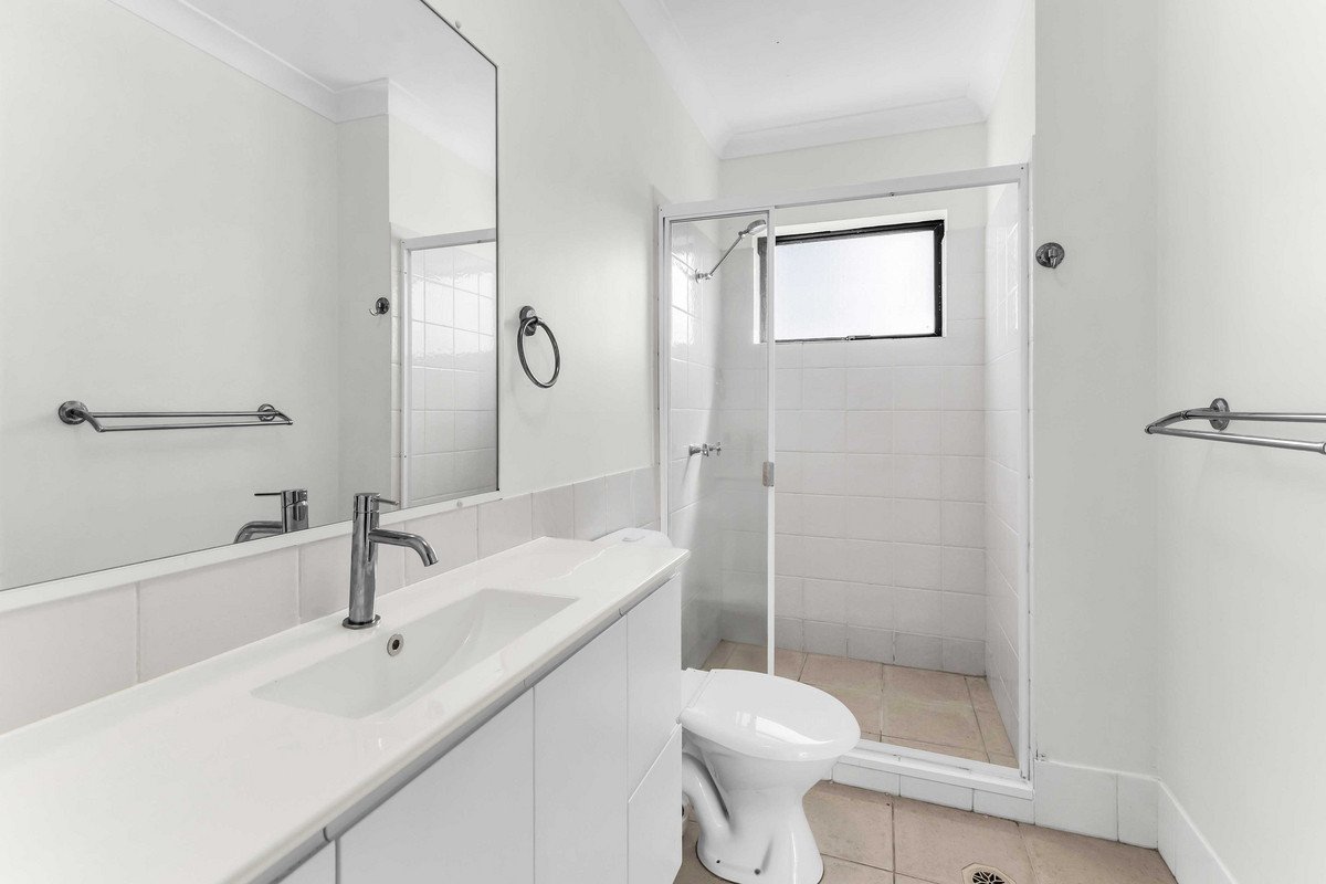 8/15 Britannia Avenue Broadbeach 9