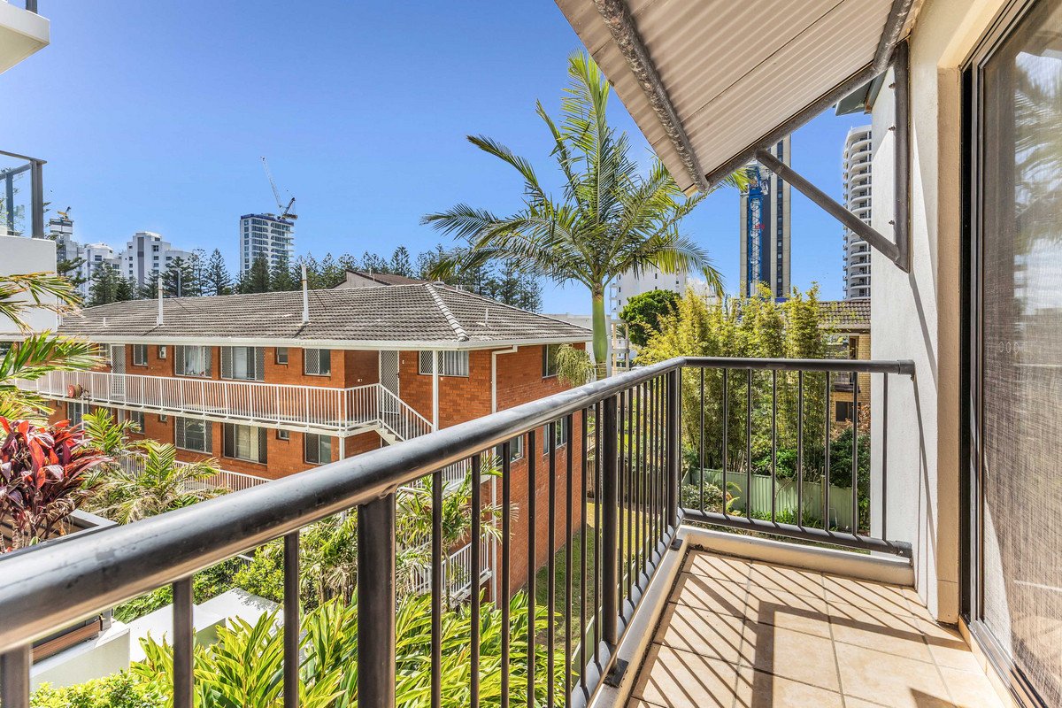 8/15 Britannia Avenue Broadbeach 11