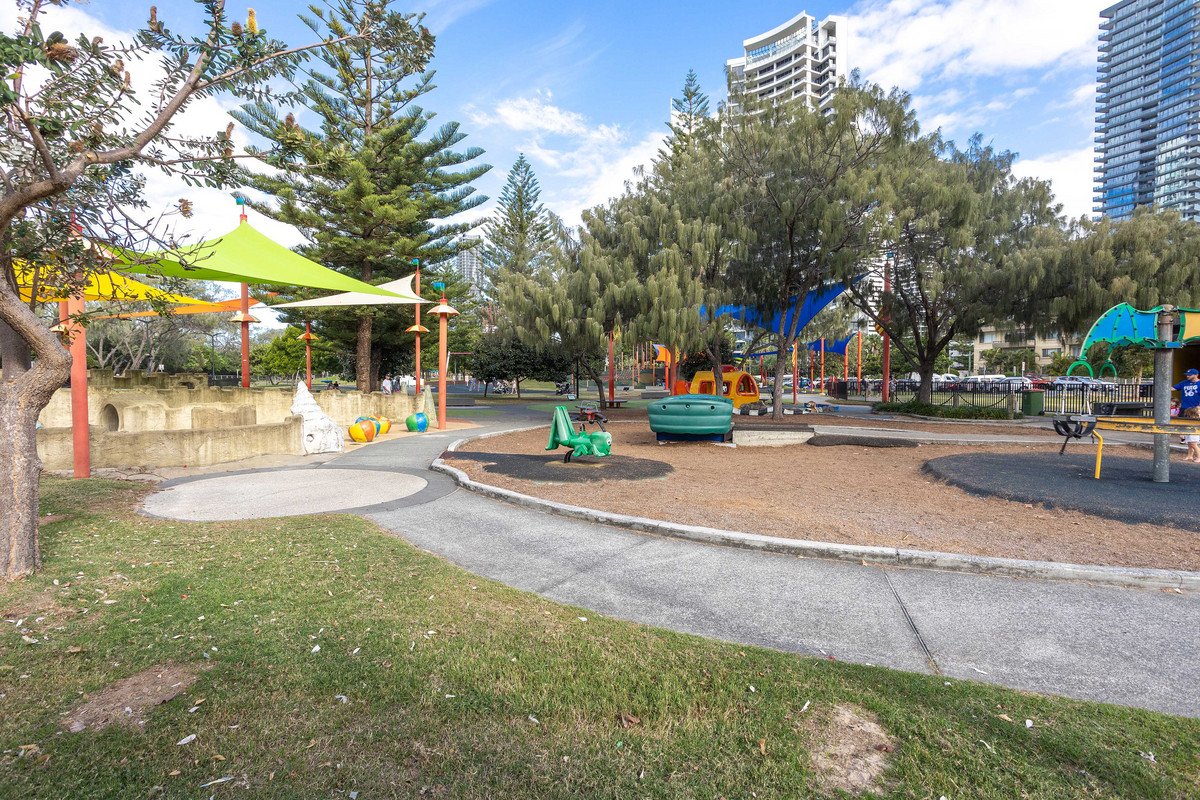 8/15 Britannia Avenue Broadbeach 34