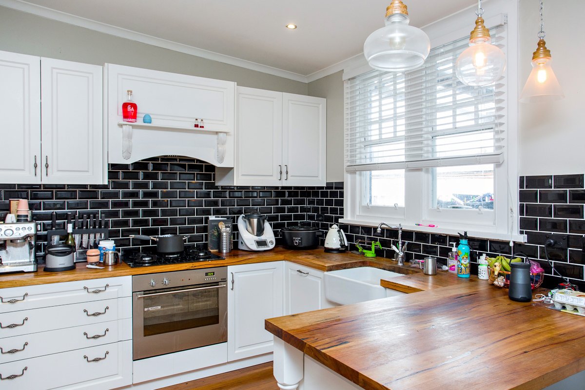 Gallery: 815 Doveton Street North