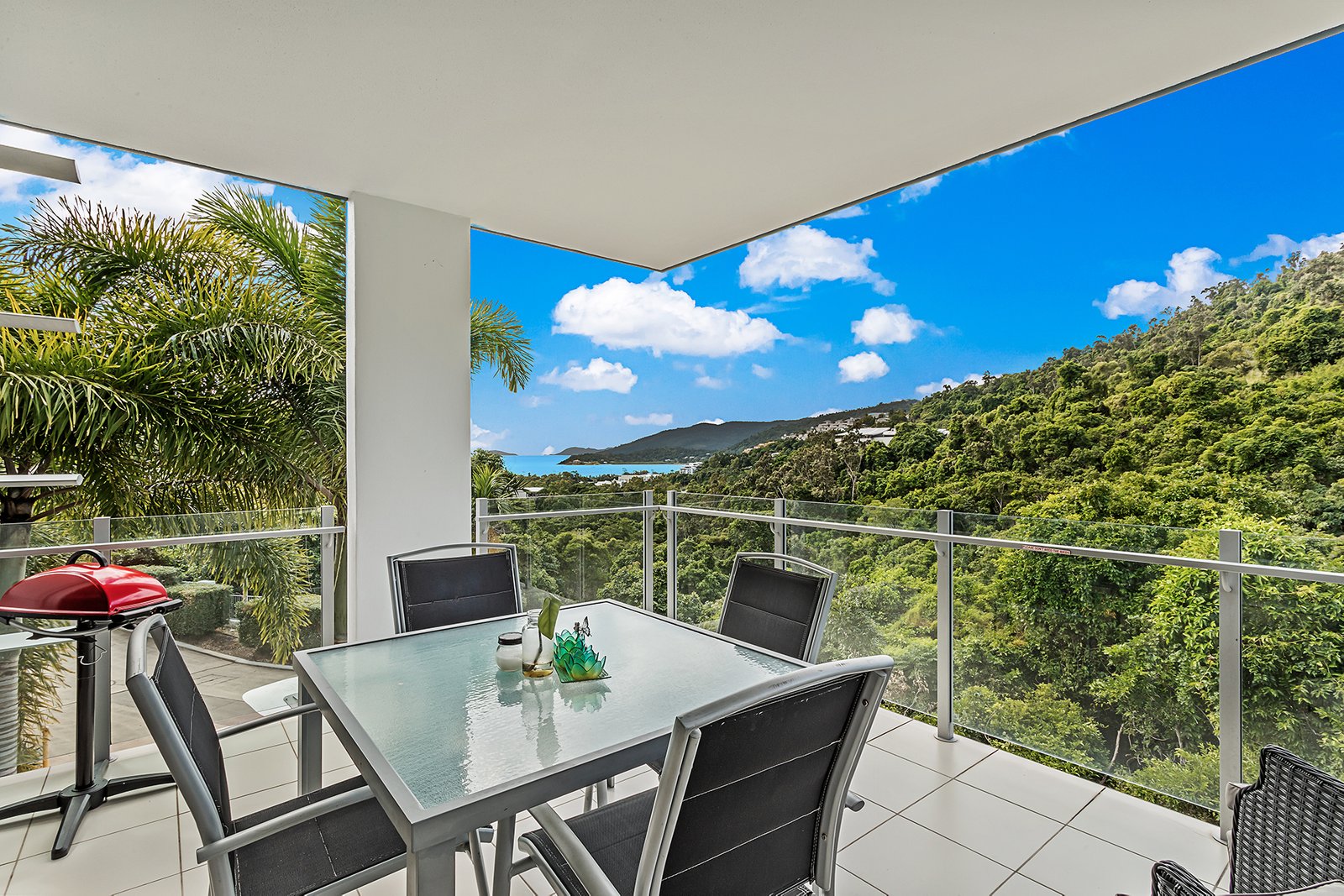 8/15 Flame Tree Court AIRLIE BEACH 2