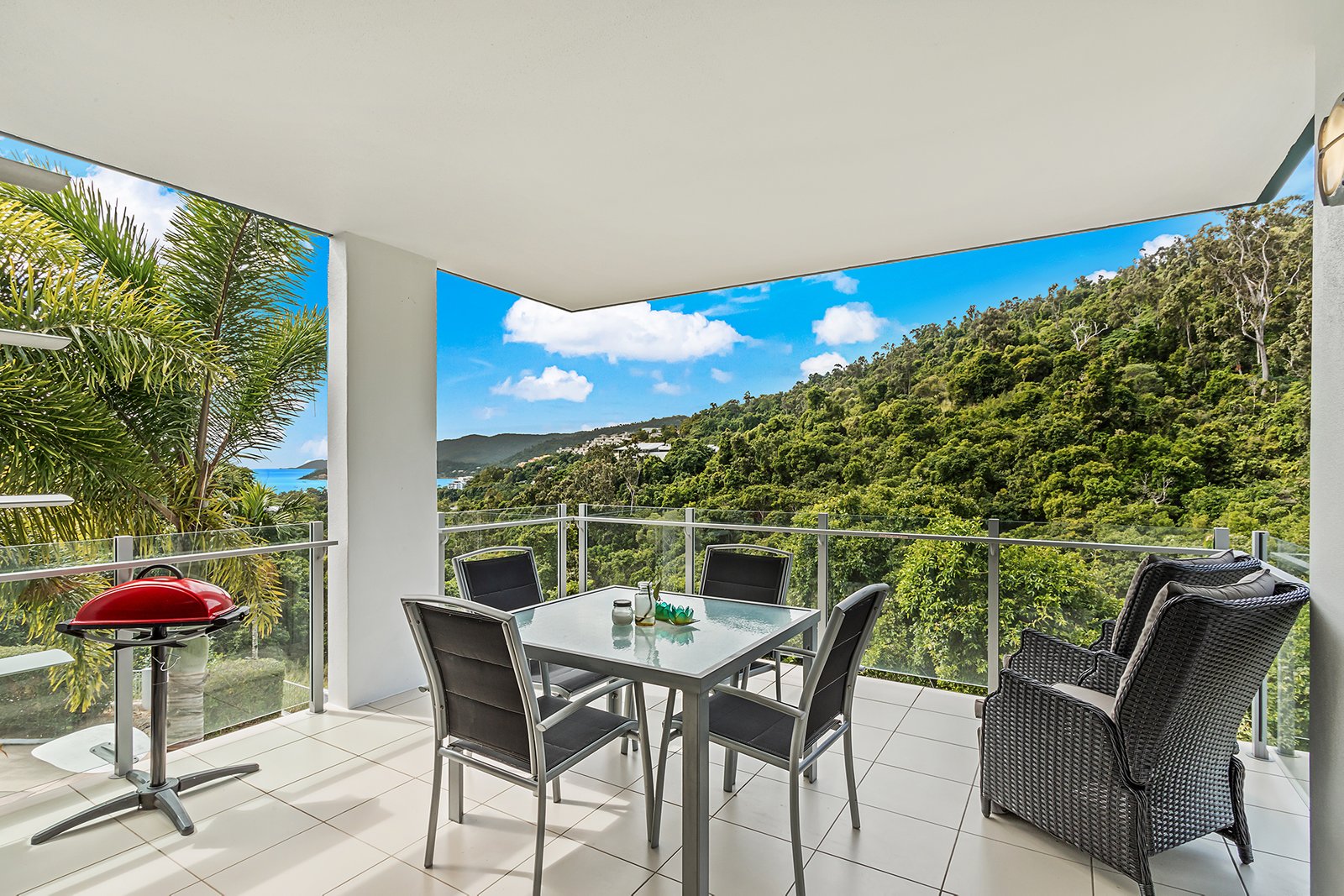 8/15 Flame Tree Court AIRLIE BEACH 3