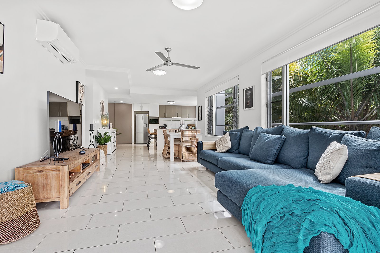 8/15 Flame Tree Court AIRLIE BEACH 5