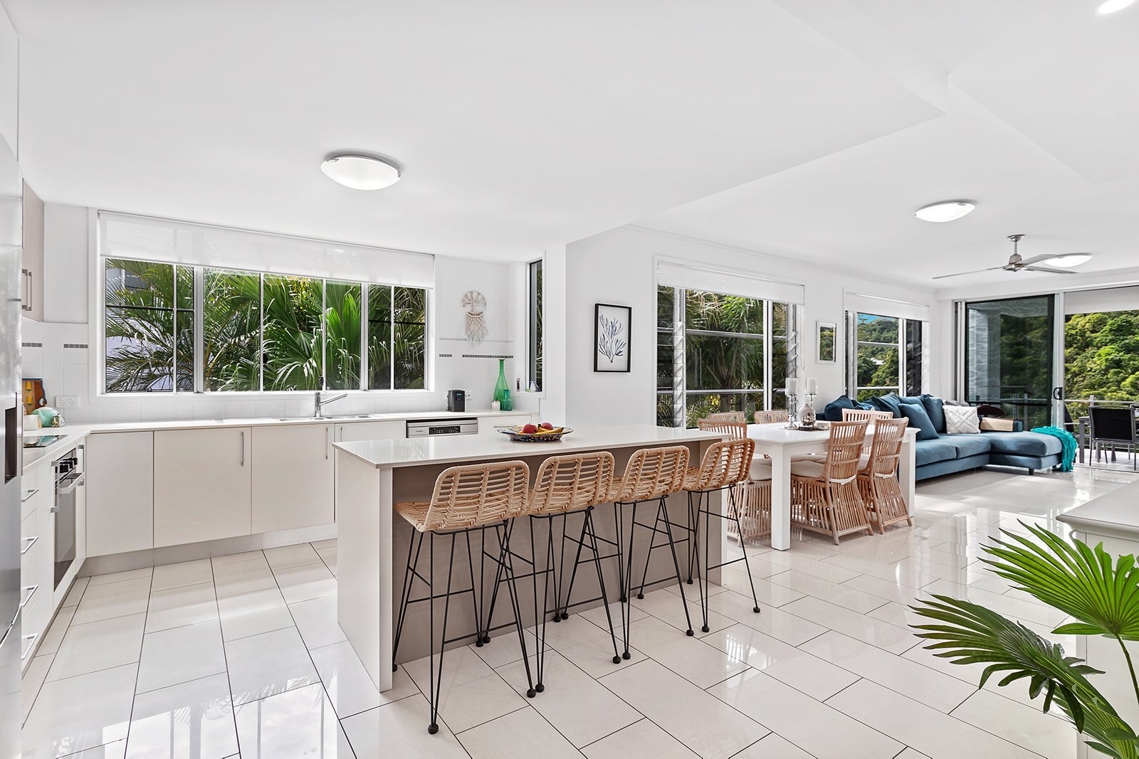 8/15 Flame Tree Court AIRLIE BEACH 10