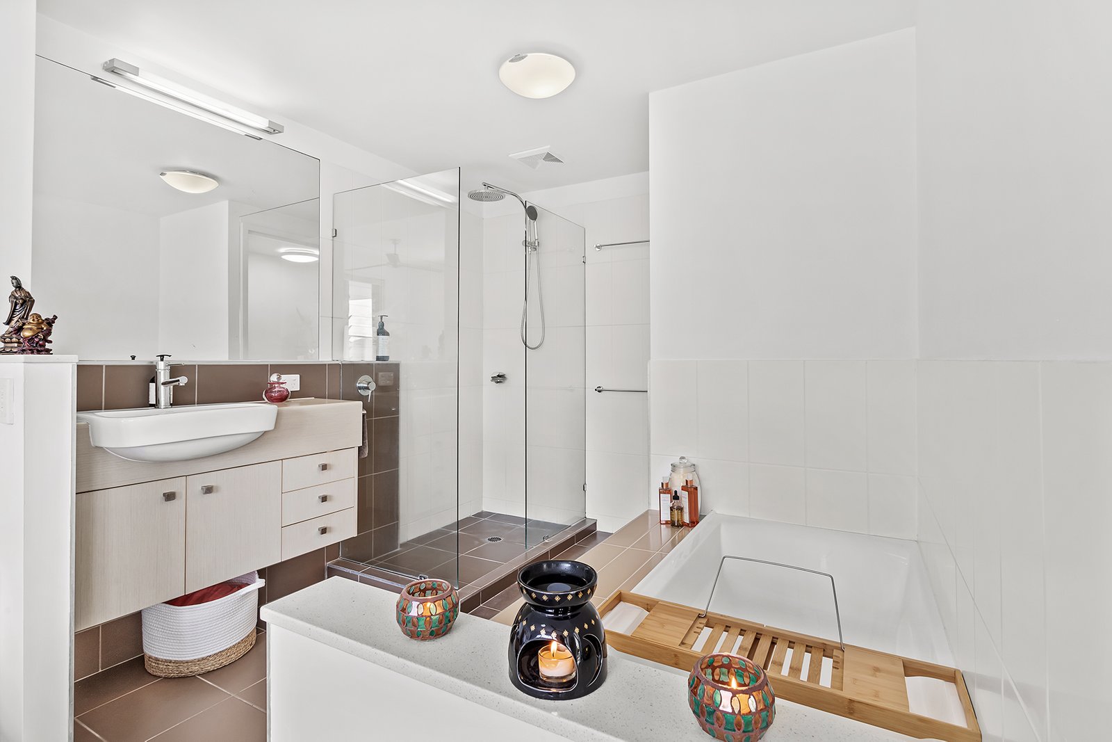 8/15 Flame Tree Court AIRLIE BEACH 14
