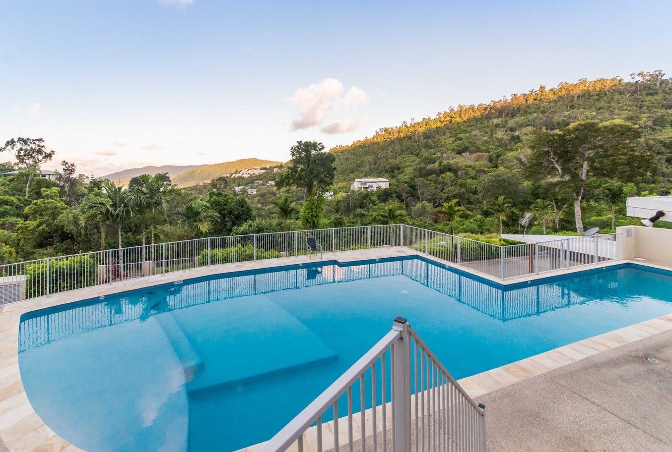 8/15 Flame Tree Court AIRLIE BEACH 19