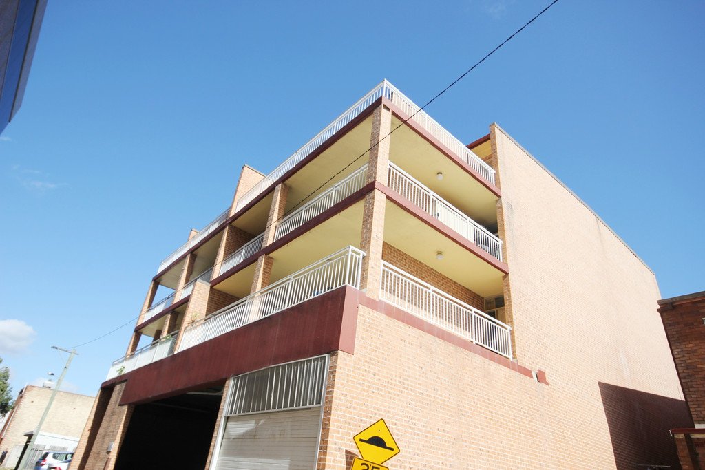 8/15 Regent Street KOGARAH 1