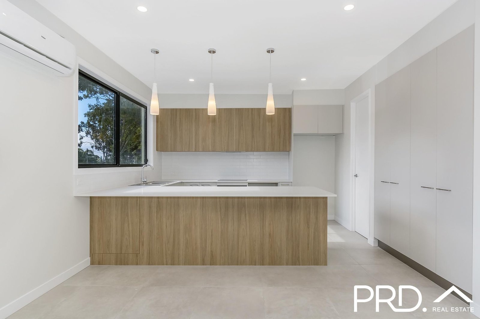 8/15 Robert Street MUDGEERABA 2