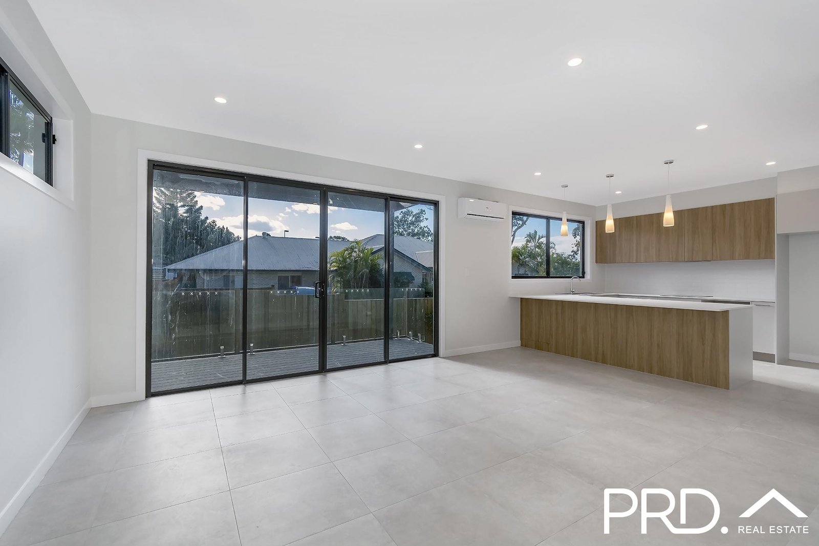 8/15 Robert Street MUDGEERABA 3