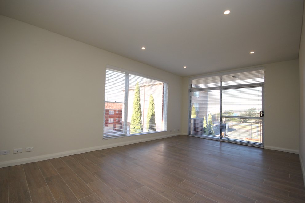 8/154 The Grand Parade MONTEREY 3