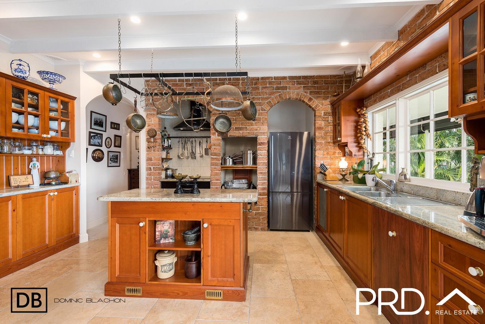 816-818 Henry Lawson Drive PICNIC POINT 8