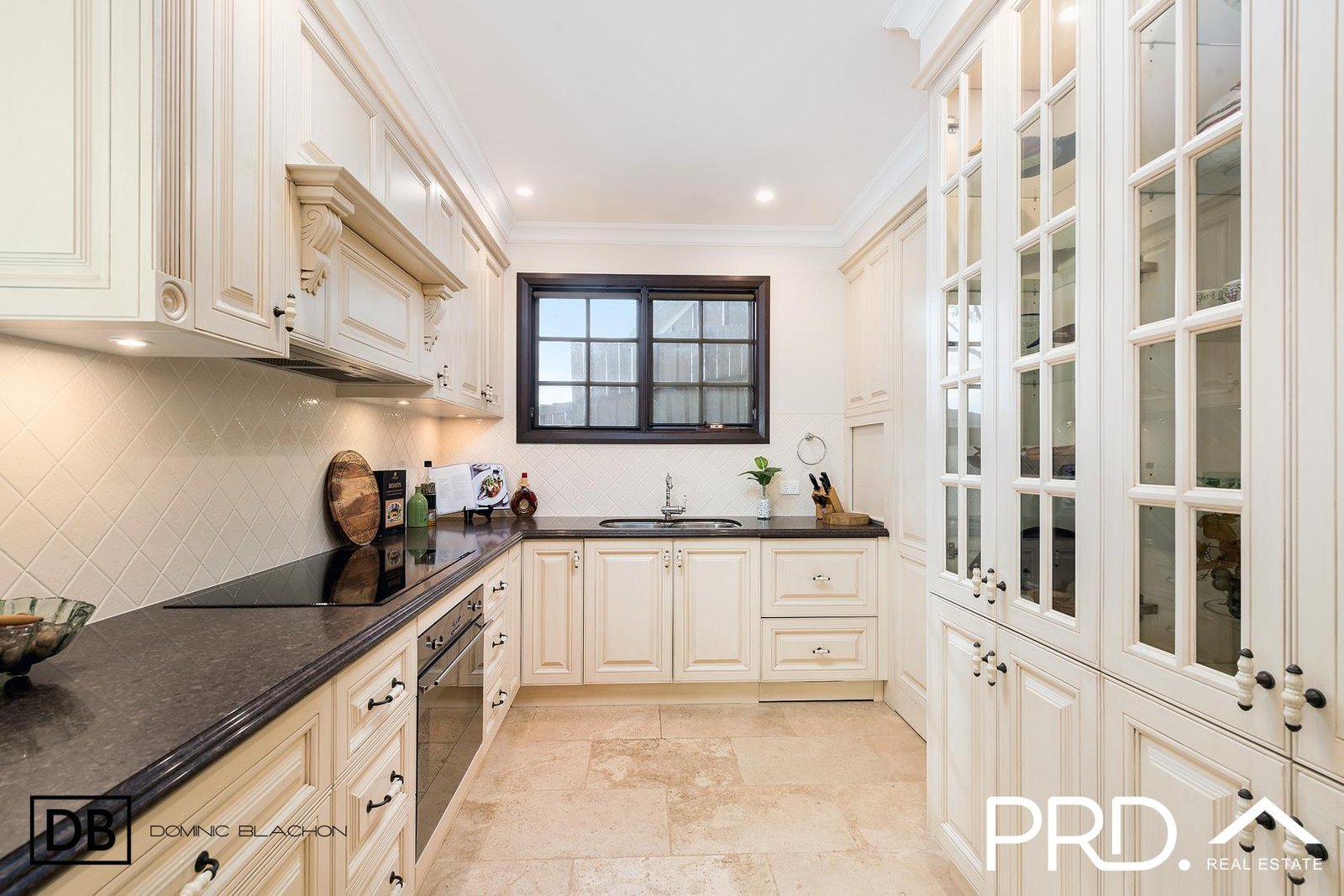 816-818 Henry Lawson Drive PICNIC POINT 18