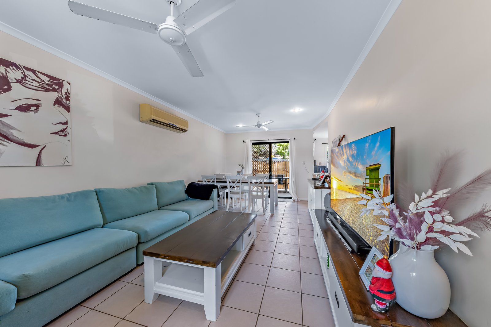 8/16 Beach Road CANNONVALE 2