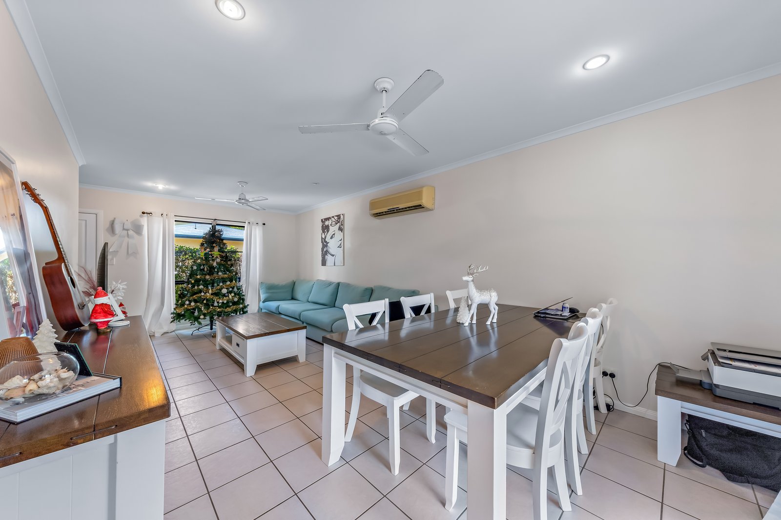 8/16 Beach Road CANNONVALE 9