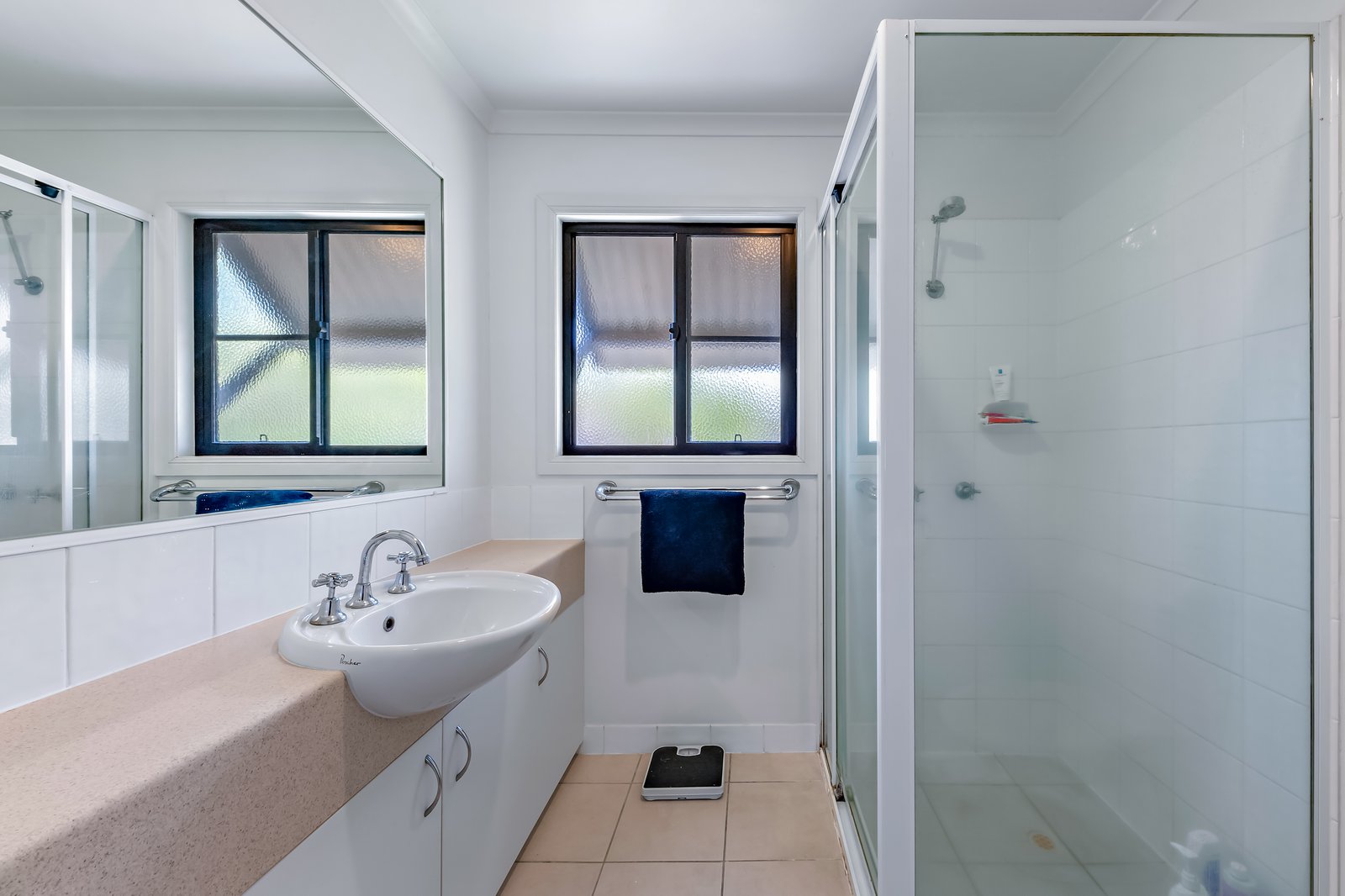 8/16 Beach Road CANNONVALE 10