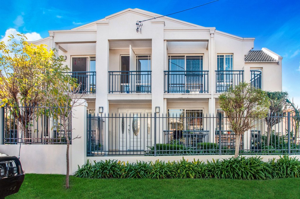 8/16 Coolgardie Street EAST CORRIMAL 1