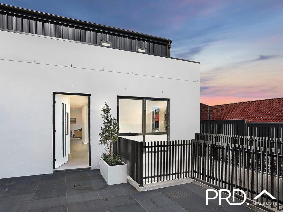 8/16 Thurlow Street RIVERWOOD 2