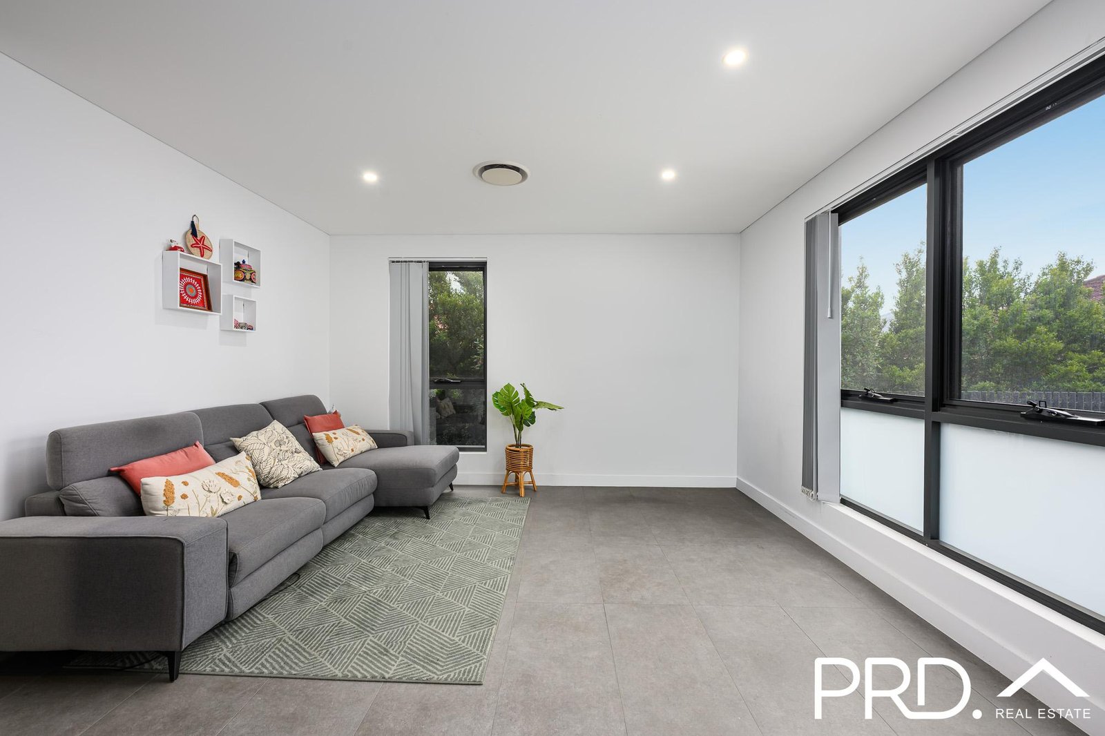 8/16 Thurlow Street RIVERWOOD 4