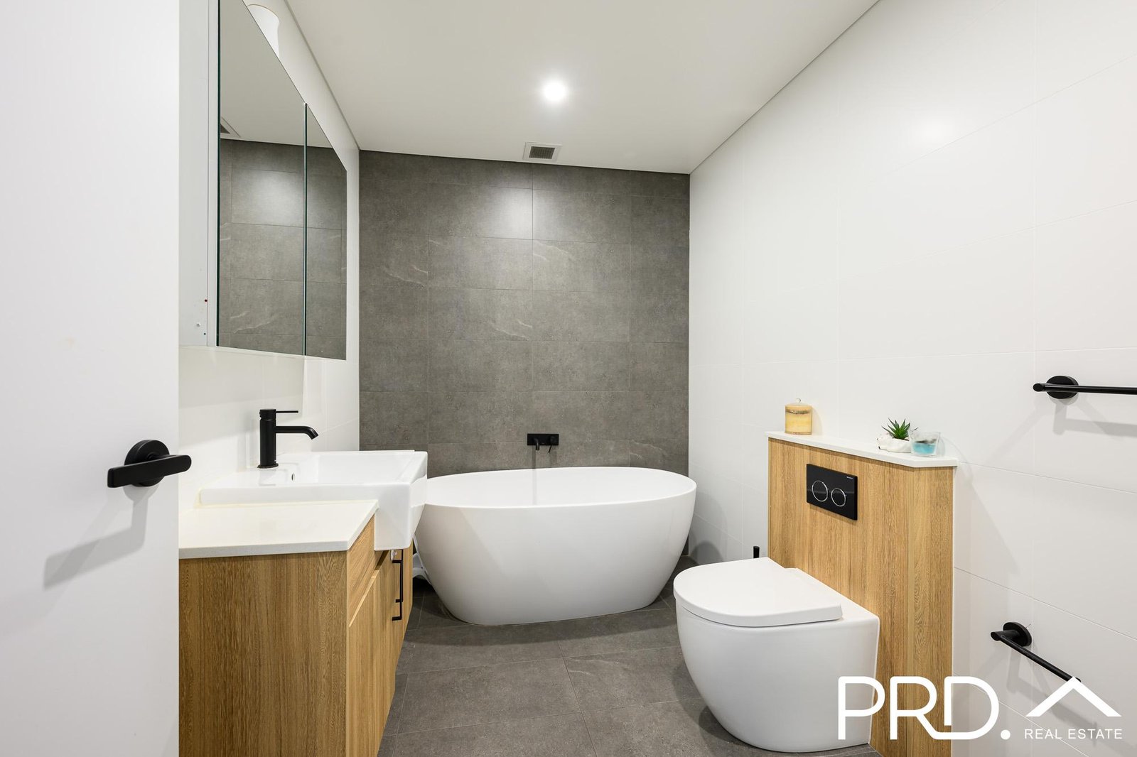 8/16 Thurlow Street RIVERWOOD 7