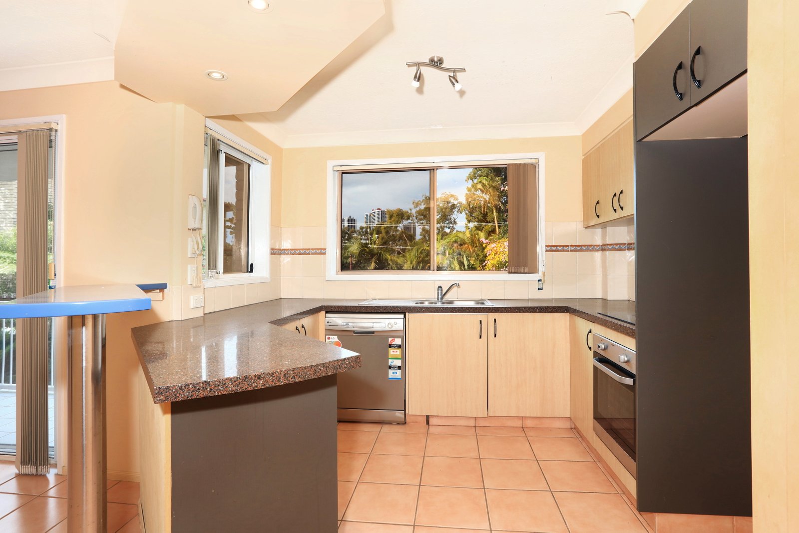 8/16 Whitby Street SOUTHPORT 4