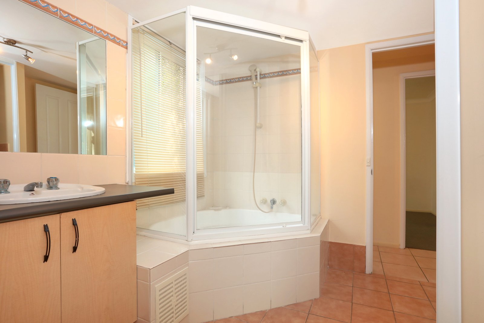 8/16 Whitby Street SOUTHPORT 11