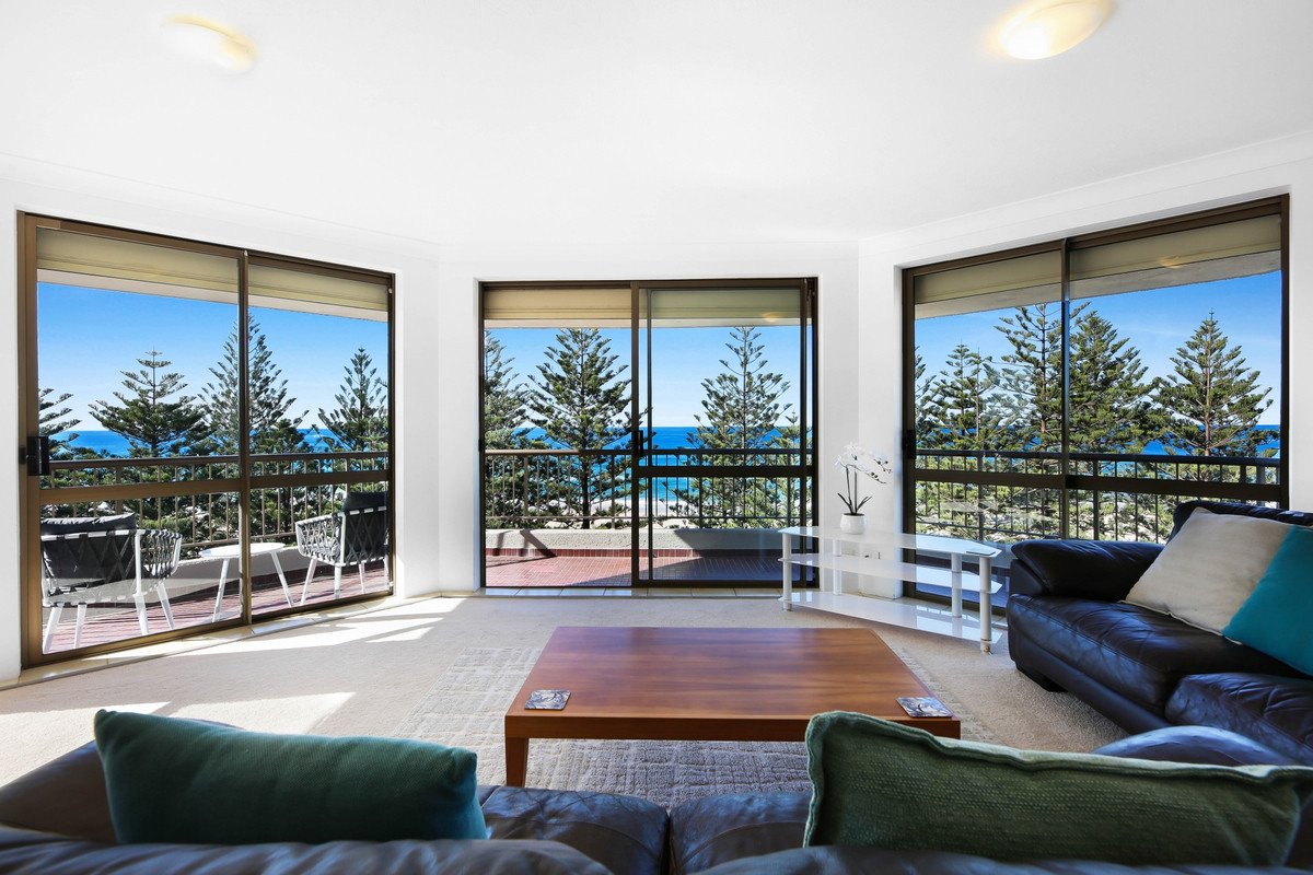 8/164 The Esplanade Burleigh Heads 3