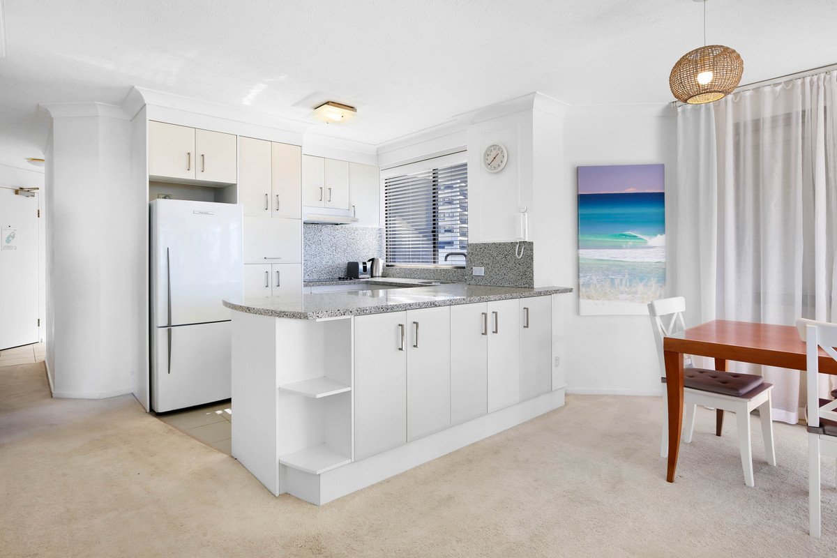 8/164 The Esplanade Burleigh Heads 12