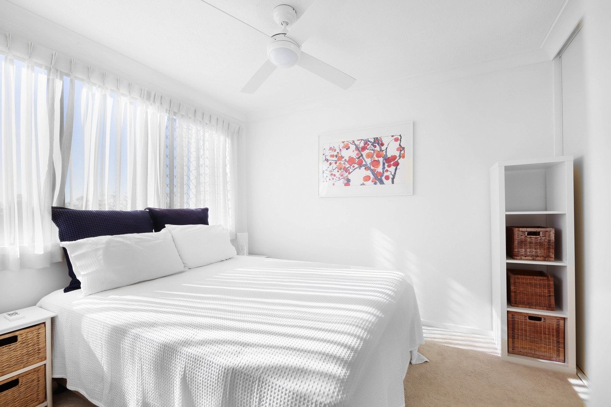 8/164 The Esplanade Burleigh Heads 17