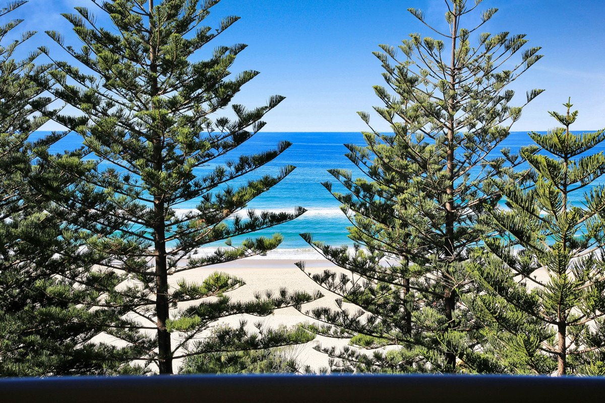 8/164 The Esplanade Burleigh Heads 23