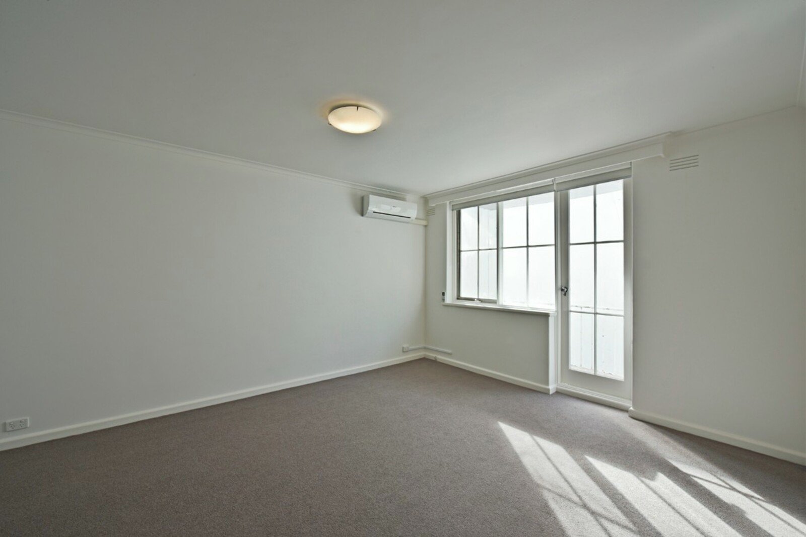 Gallery: 8/165 Hotham Street