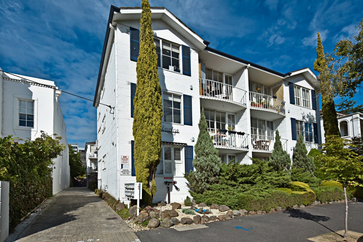 Gallery: 8/165 Hotham Street