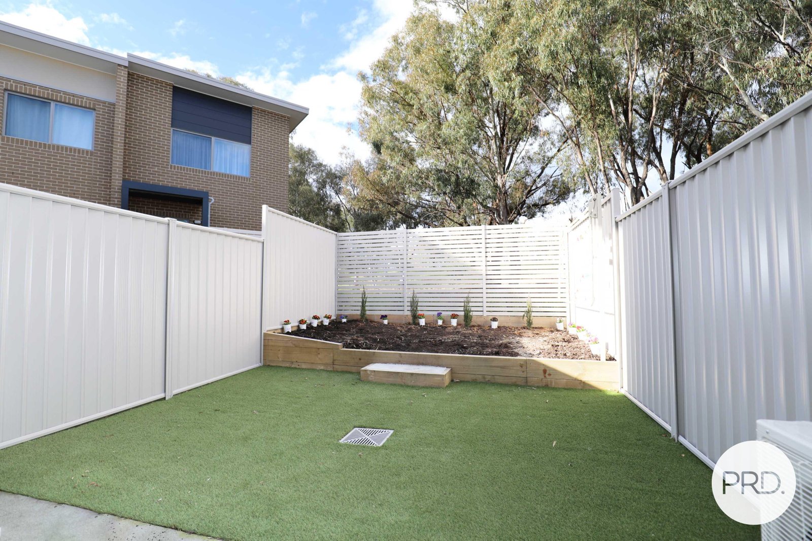 8/167 Mortimer Lewis Drive GREENWAY 9