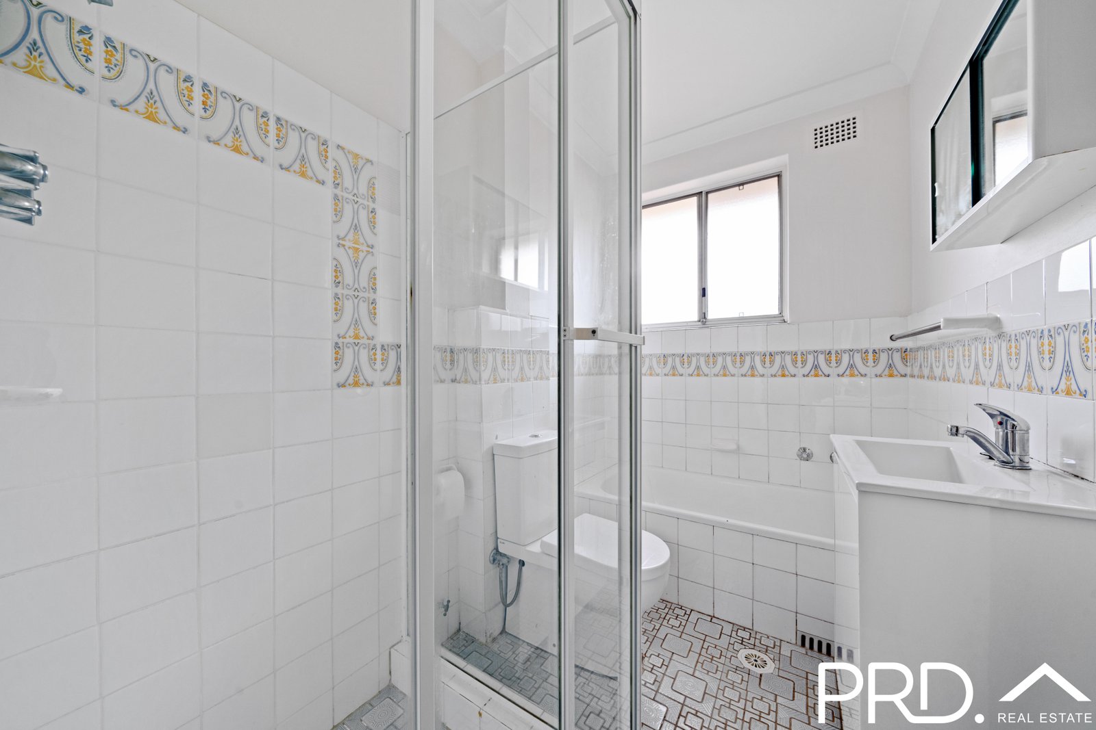 8/17 Martin Place MORTDALE 4