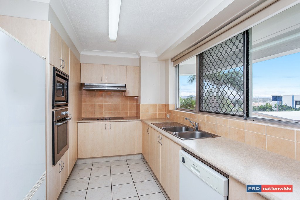 8/170 The Esplanade BURLEIGH HEADS 2
