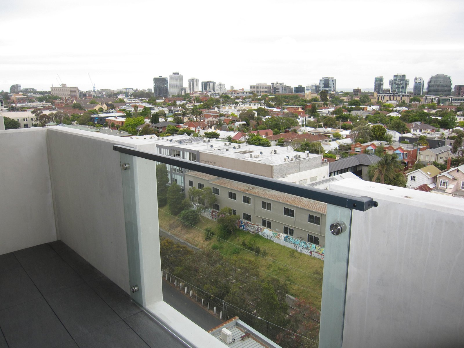 Gallery: 817/132 Commercial Road