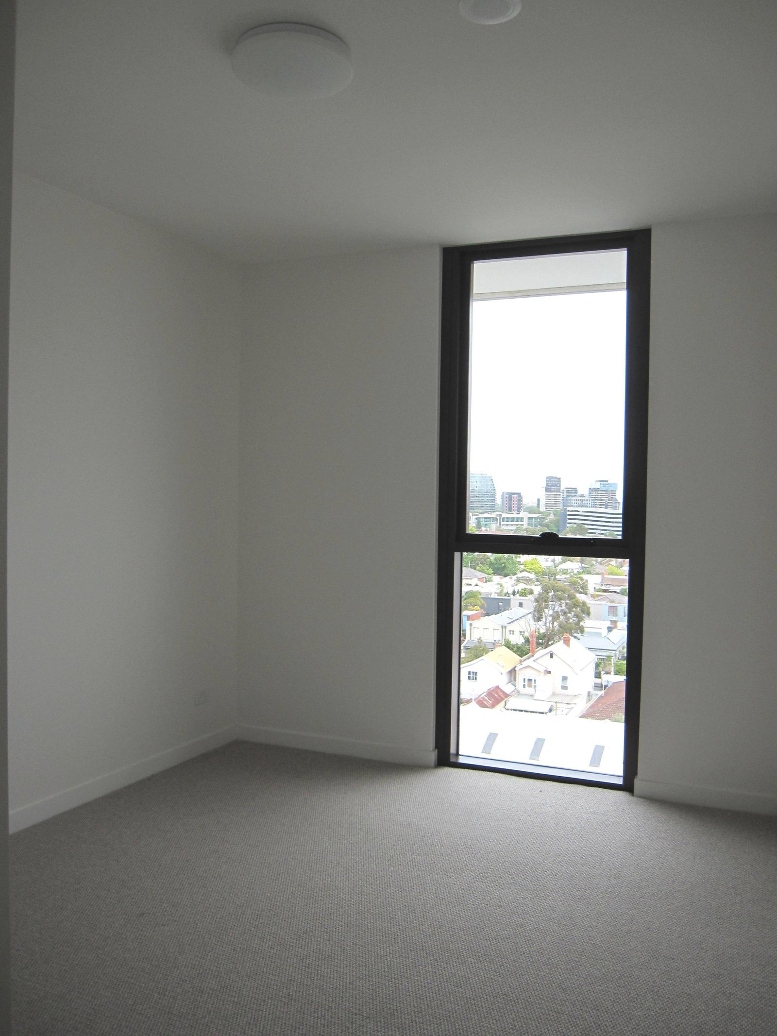 Gallery: 817/132 Commercial Road