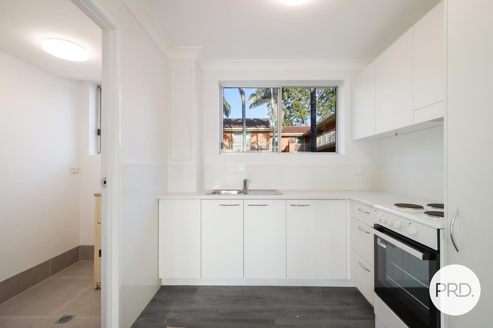 8/175 Muir Street LABRADOR 2