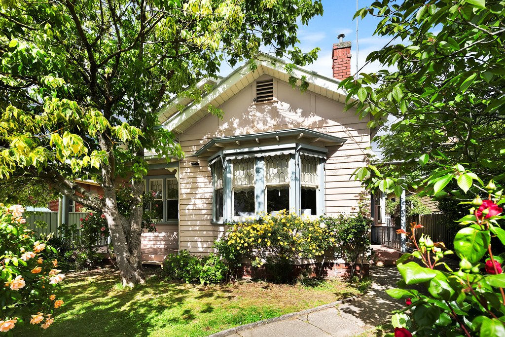 818 Armstrong Street North SOLDIERS HILL 1