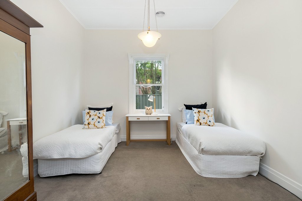 818 Armstrong Street North SOLDIERS HILL 5