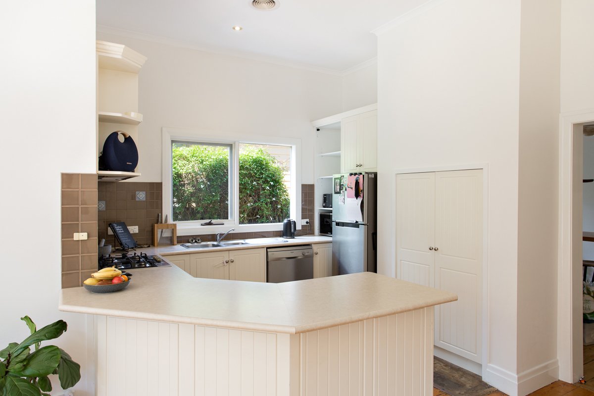 Gallery: 818 Armstrong Street North