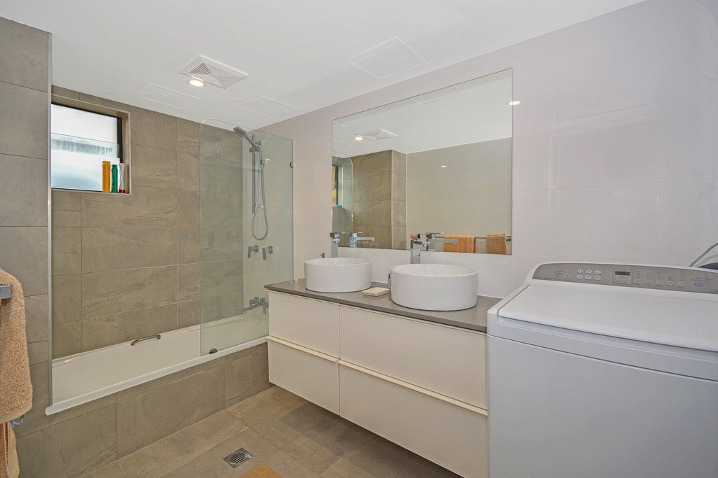 8/18 Lanham Street COOLANGATTA 5