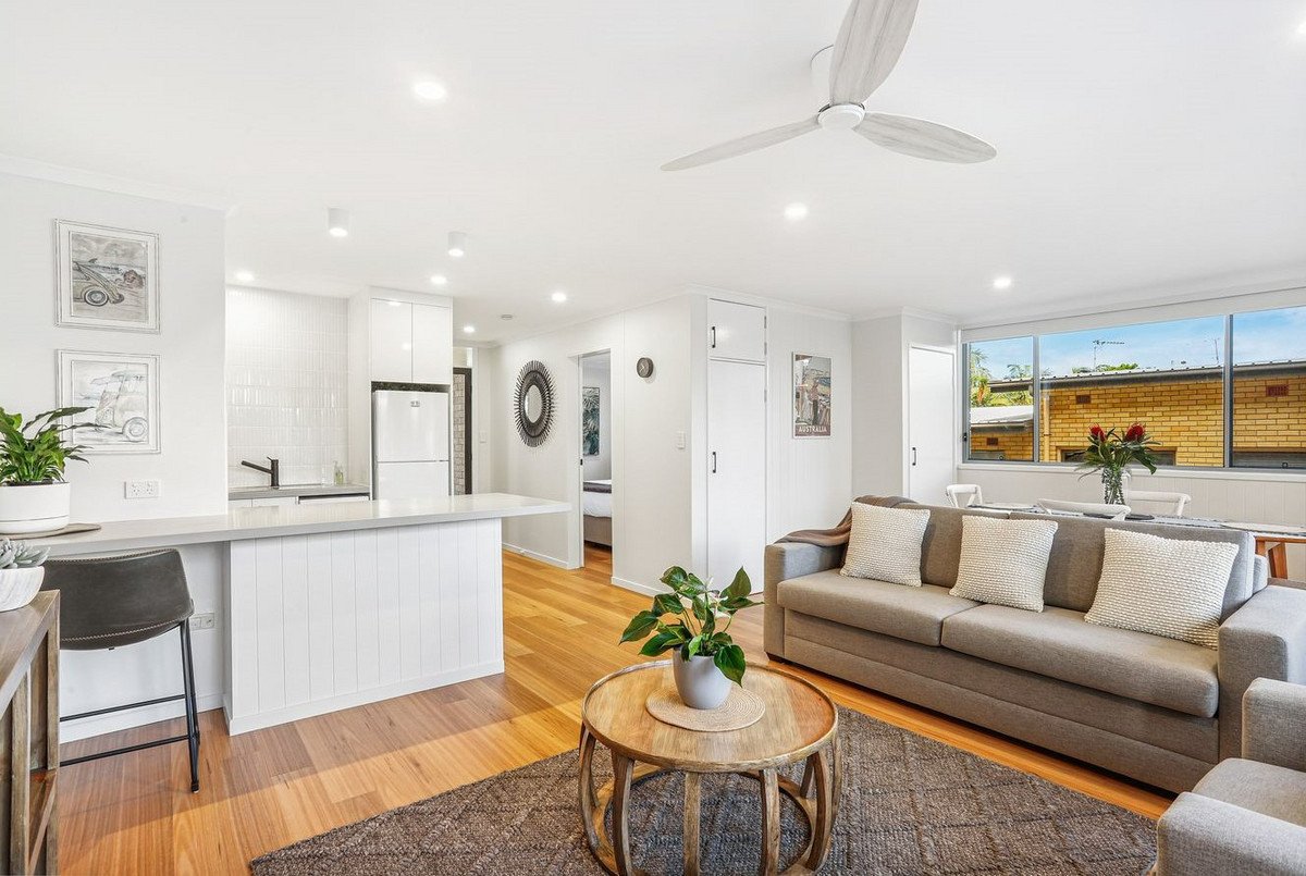 8/182 The Esplanade Burleigh Heads 6