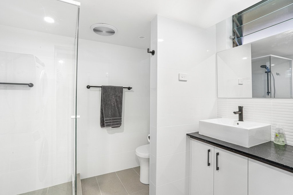 8/182 The Esplanade BURLEIGH HEADS 5